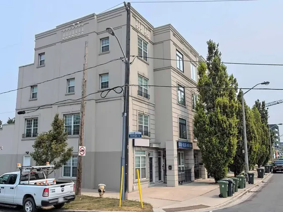 952 The Queensway – Etobicoke — photo 2