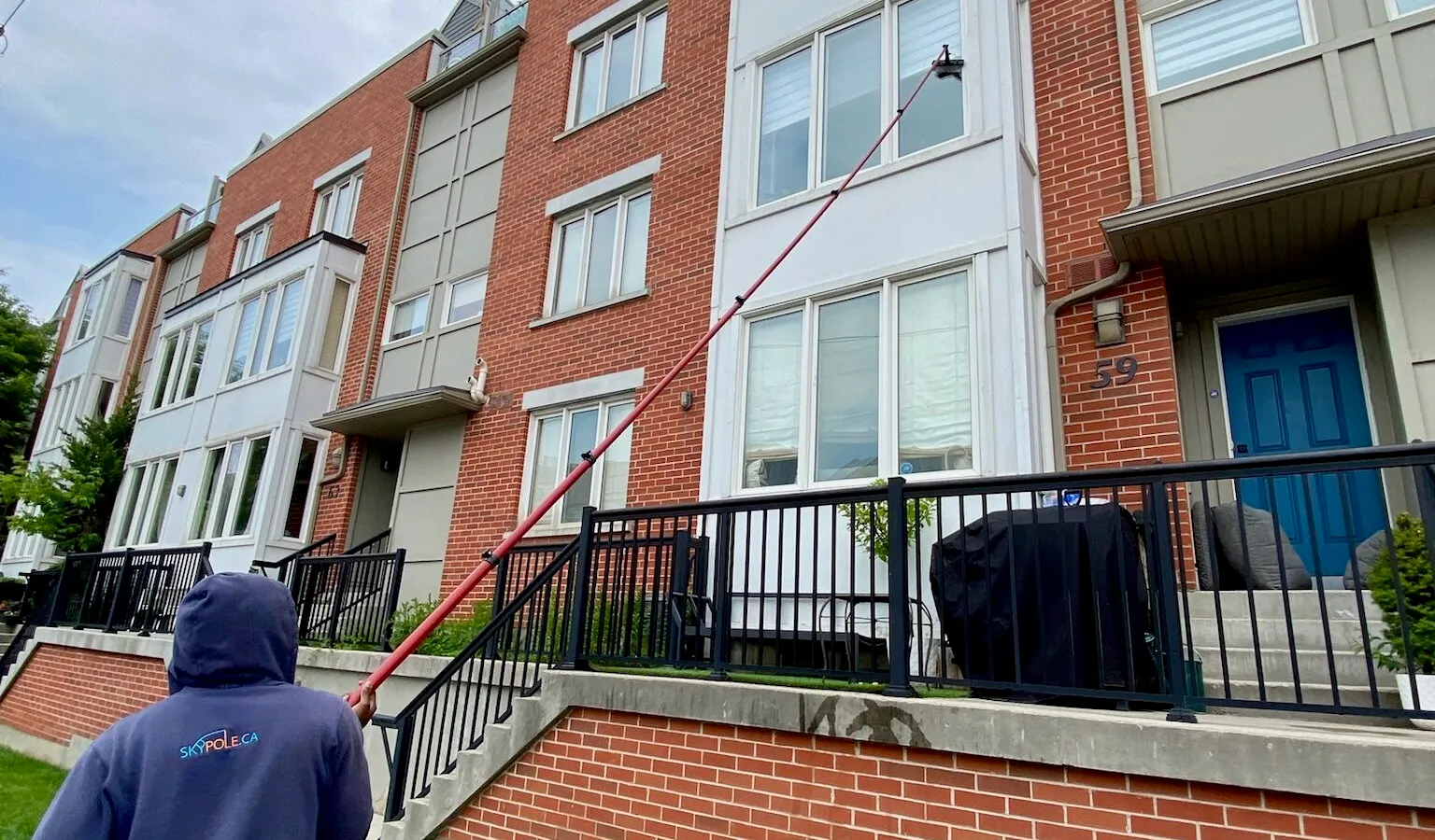Cleaning the windows of Town Homes in Toronto