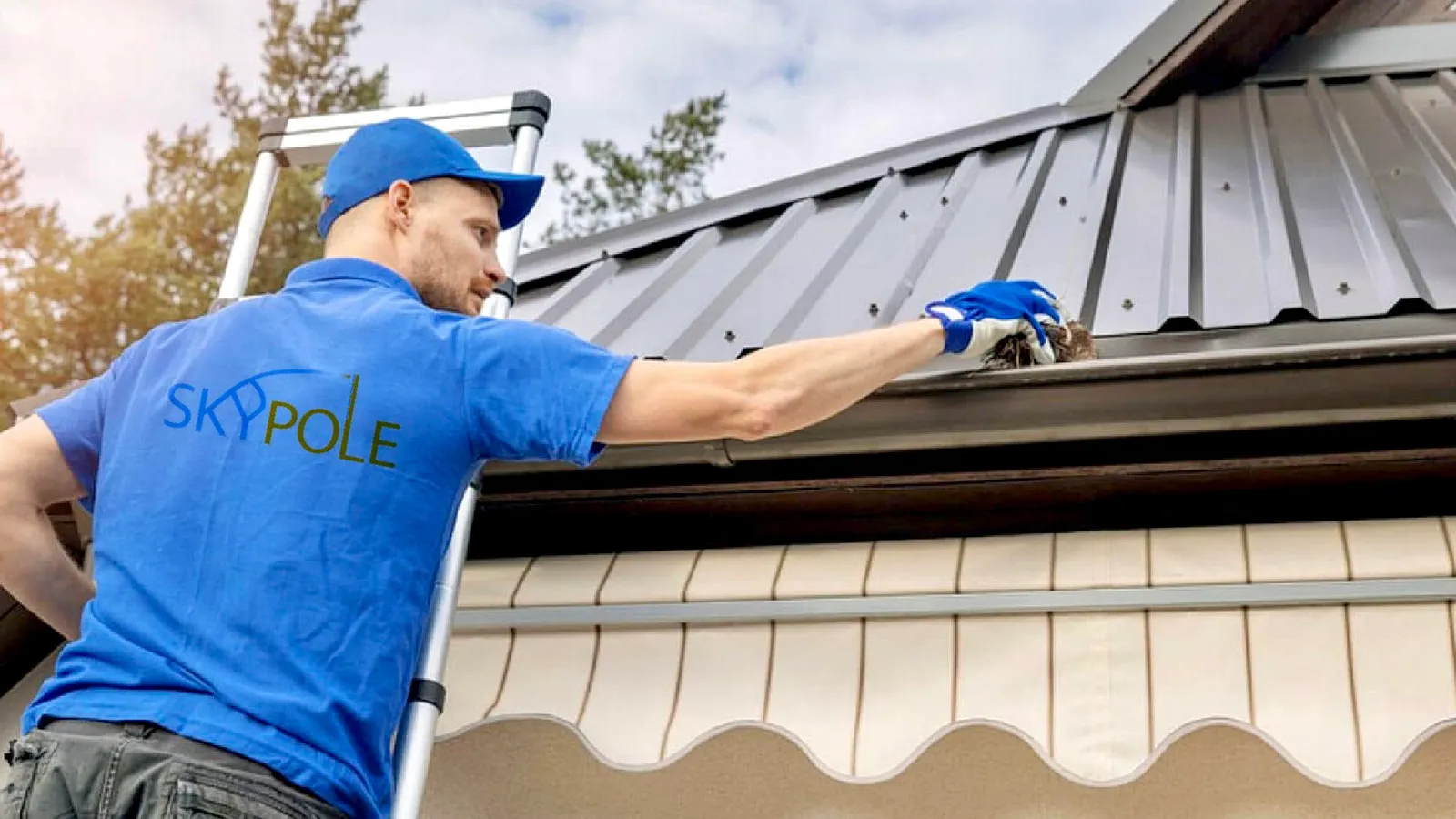 Eavestrough cleaning in Toronto
