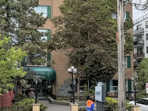 Commercial Window Cleaning at Beach Arms Retirement Residences — photo 1