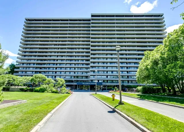 8111 Yonge Street condominium in Markham where SKYPOLE completed window cleaning across 17 floors of common areas