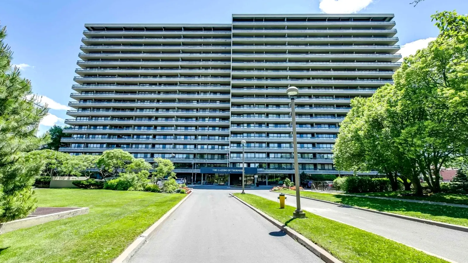 8111 Yonge Street condominium in Markham where SKYPOLE completed window cleaning across 17 floors of common areas