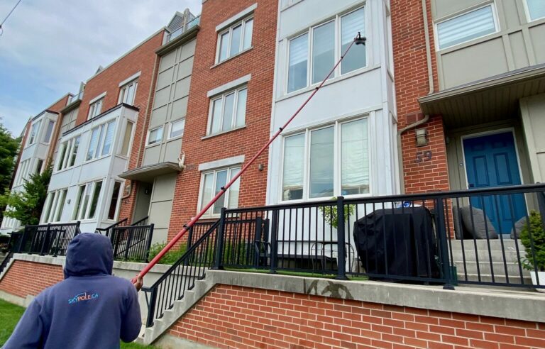 Cleaning the windows of Town Homes in Toronto