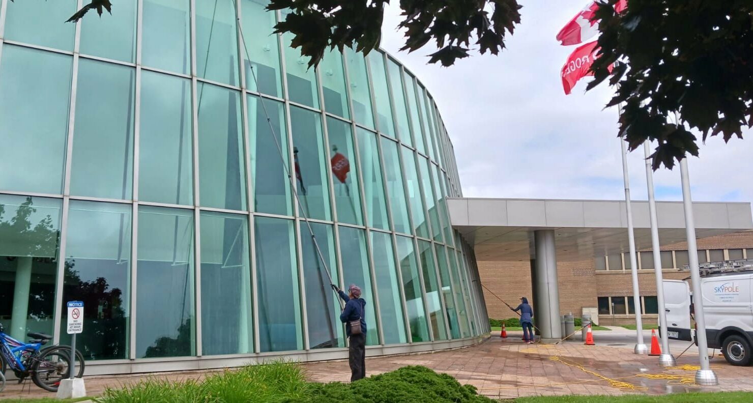 top-rated-toronto-window-cleaning-company-skypole